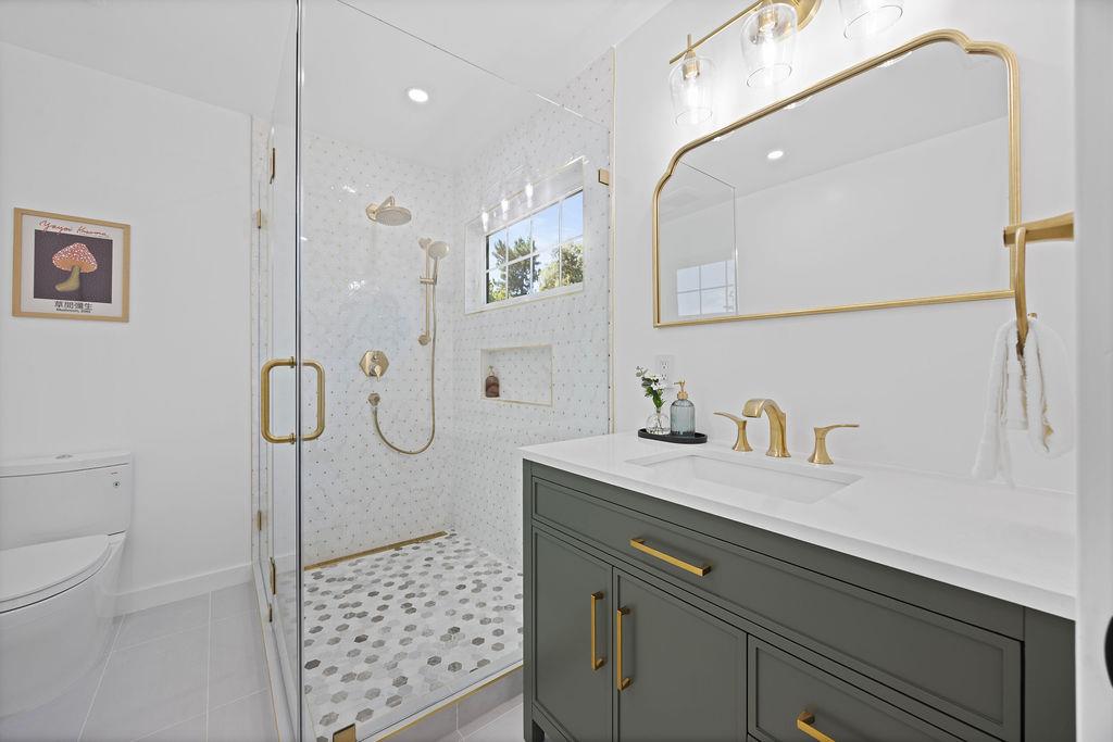 Detail Gallery Image 36 of 80 For 132 Lakeshore Dr, San Mateo,  CA 94402 - 3 Beds | 2/1 Baths