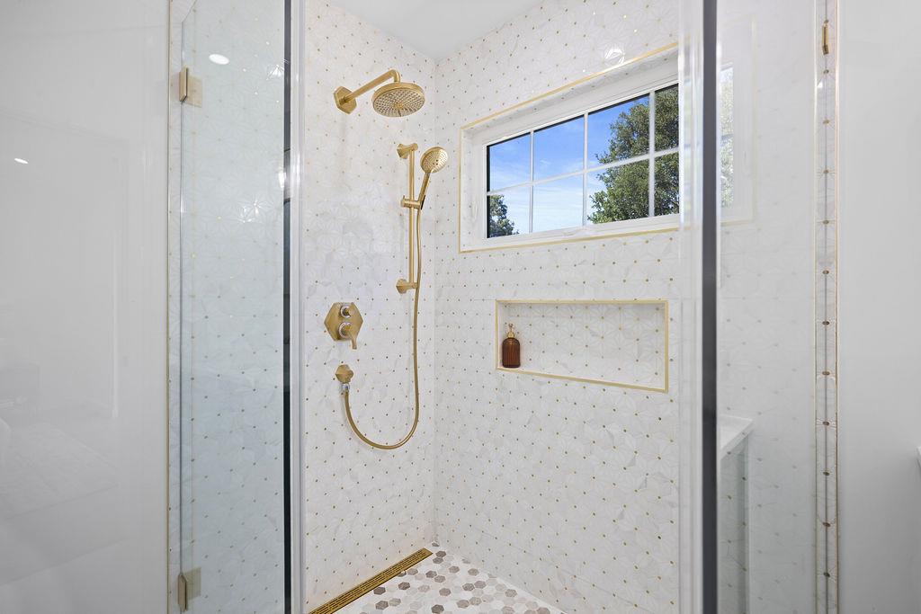 Detail Gallery Image 37 of 80 For 132 Lakeshore Dr, San Mateo,  CA 94402 - 3 Beds | 2/1 Baths