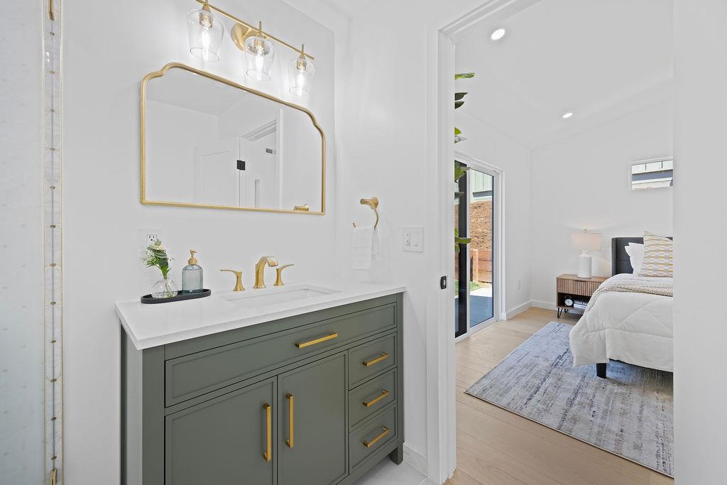 Detail Gallery Image 38 of 80 For 132 Lakeshore Dr, San Mateo,  CA 94402 - 3 Beds | 2/1 Baths