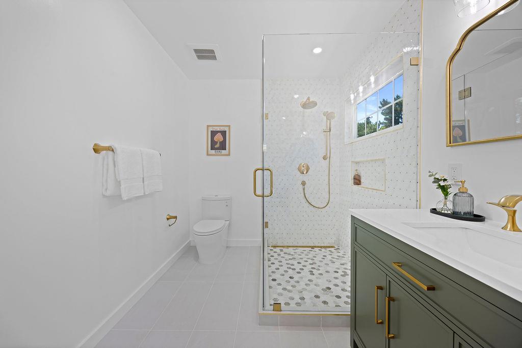 Detail Gallery Image 40 of 80 For 132 Lakeshore Dr, San Mateo,  CA 94402 - 3 Beds | 2/1 Baths