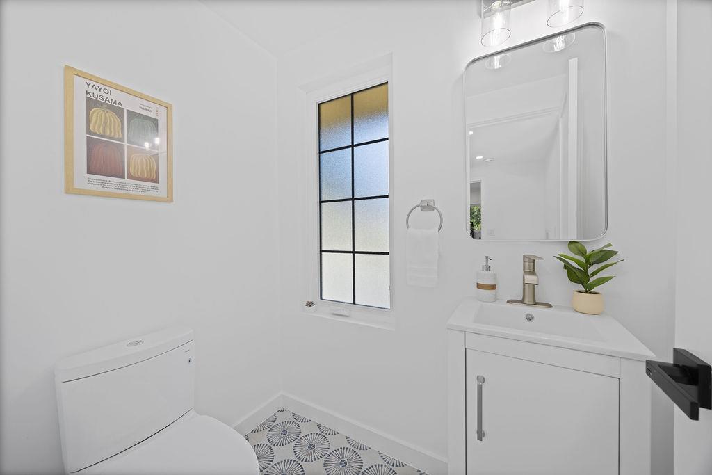 Detail Gallery Image 45 of 80 For 132 Lakeshore Dr, San Mateo,  CA 94402 - 3 Beds | 2/1 Baths