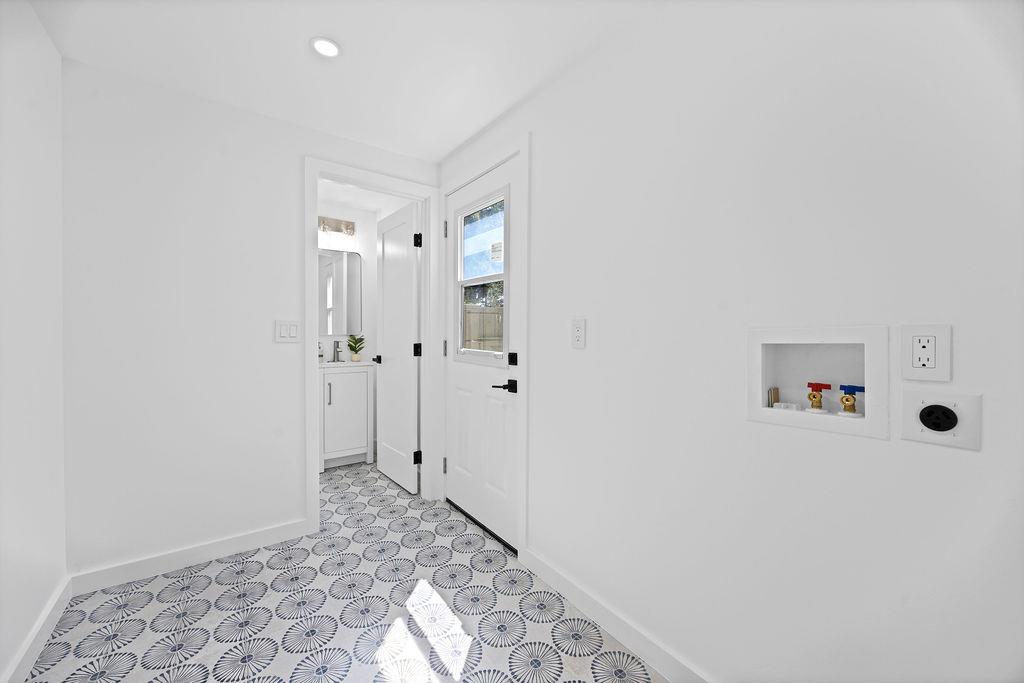 Detail Gallery Image 46 of 80 For 132 Lakeshore Dr, San Mateo,  CA 94402 - 3 Beds | 2/1 Baths