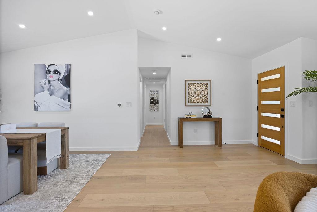 Detail Gallery Image 5 of 80 For 132 Lakeshore Dr, San Mateo,  CA 94402 - 3 Beds | 2/1 Baths
