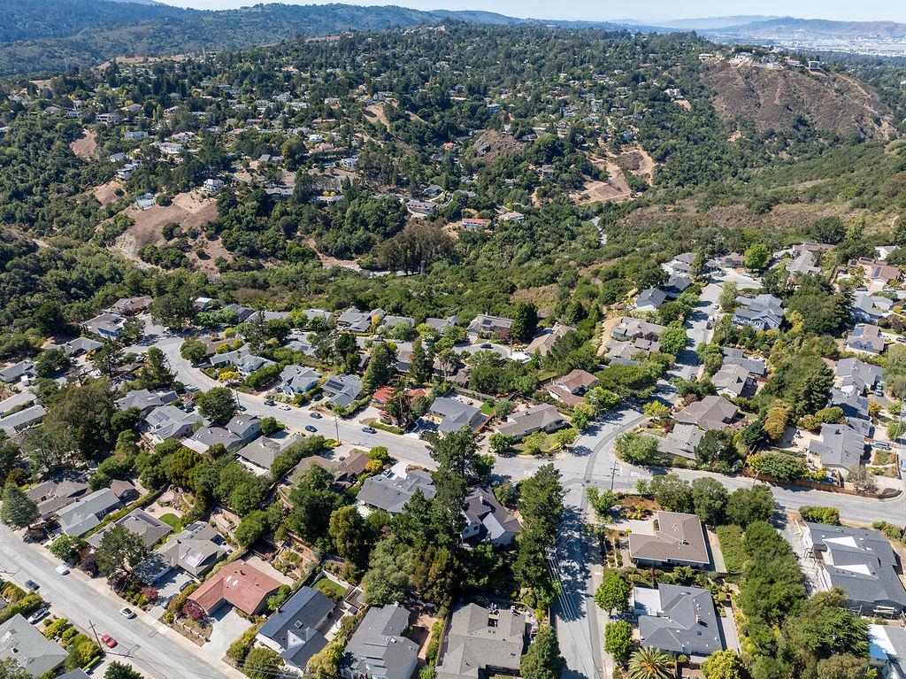 Detail Gallery Image 52 of 80 For 132 Lakeshore Dr, San Mateo,  CA 94402 - 3 Beds | 2/1 Baths