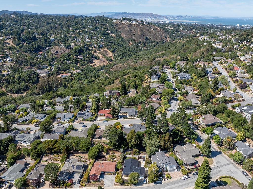 Detail Gallery Image 56 of 80 For 132 Lakeshore Dr, San Mateo,  CA 94402 - 3 Beds | 2/1 Baths
