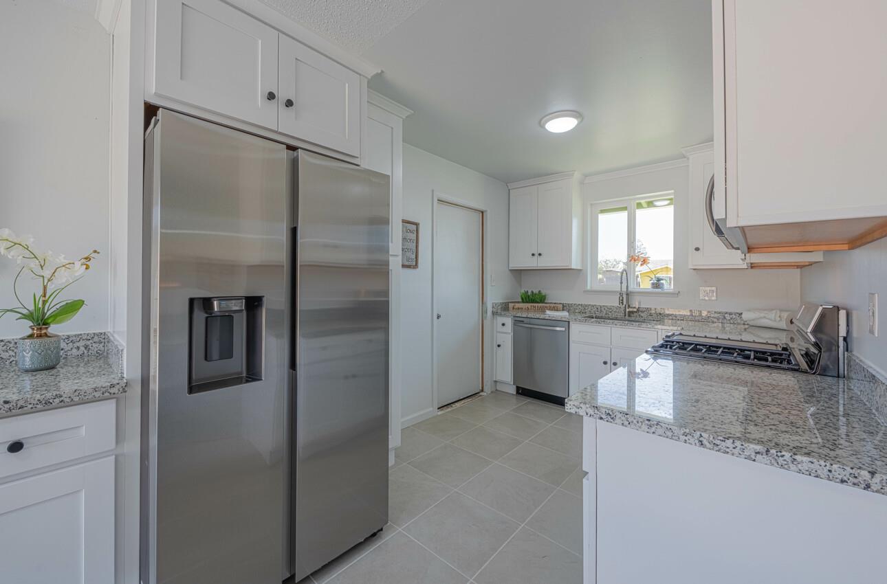 Detail Gallery Image 10 of 24 For 1731 Pescadero Dr, Salinas,  CA 93906 - 3 Beds | 1/1 Baths