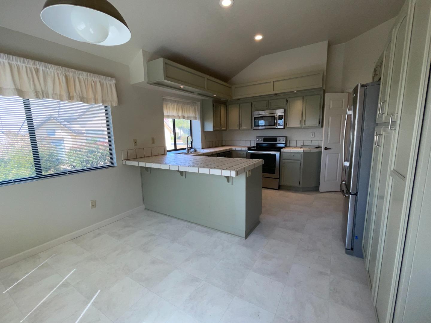 Detail Gallery Image 10 of 21 For 7711 Galloway Dr, San Jose,  CA 95135 - 2 Beds | 2 Baths