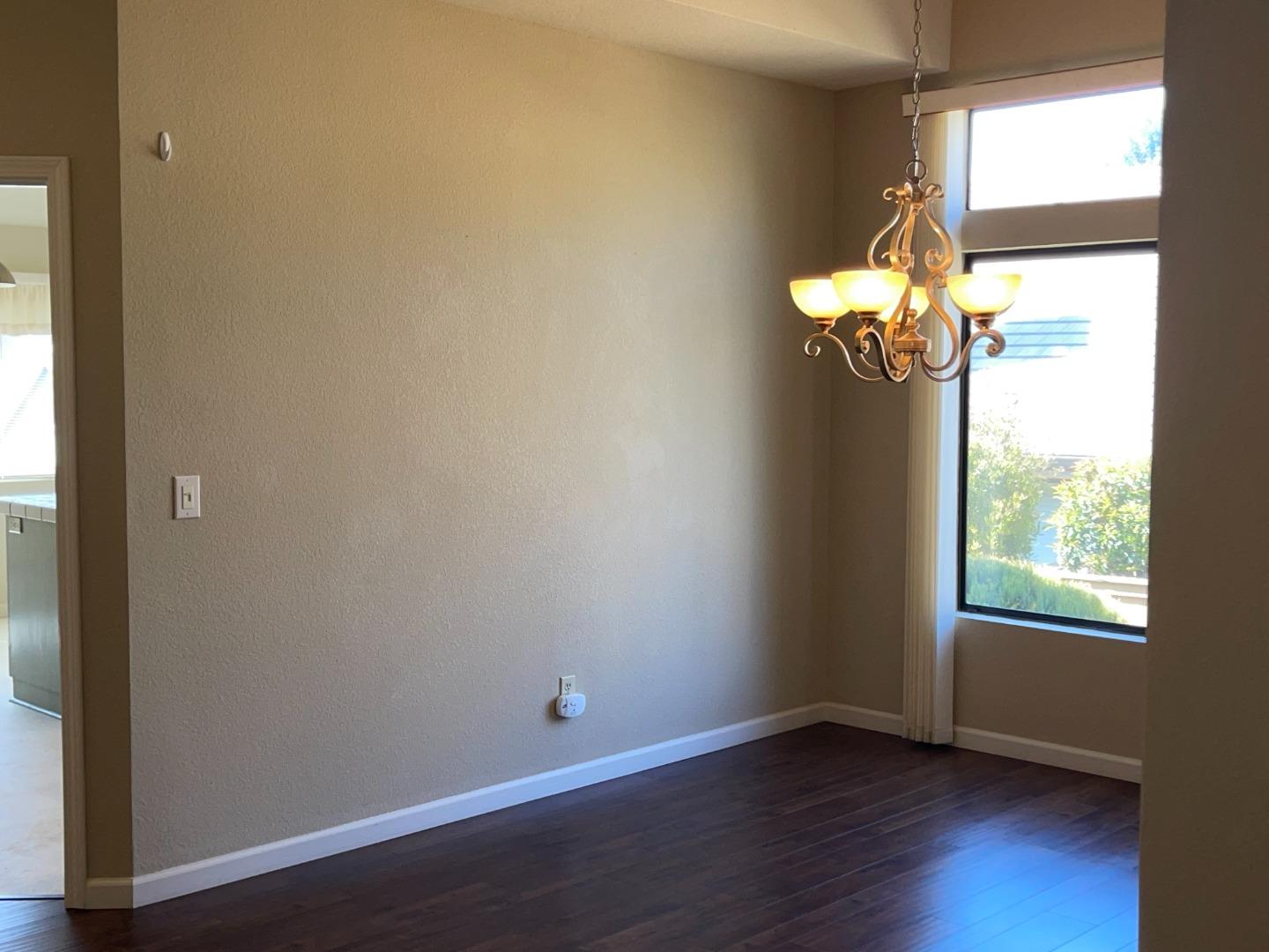 Detail Gallery Image 4 of 21 For 7711 Galloway Dr, San Jose,  CA 95135 - 2 Beds | 2 Baths