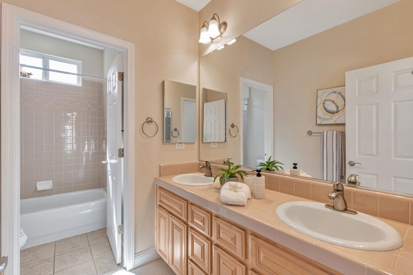 Detail Gallery Image 14 of 27 For 19411 Saffron Dr, Morgan Hill,  CA 95037 - 5 Beds | 3/1 Baths