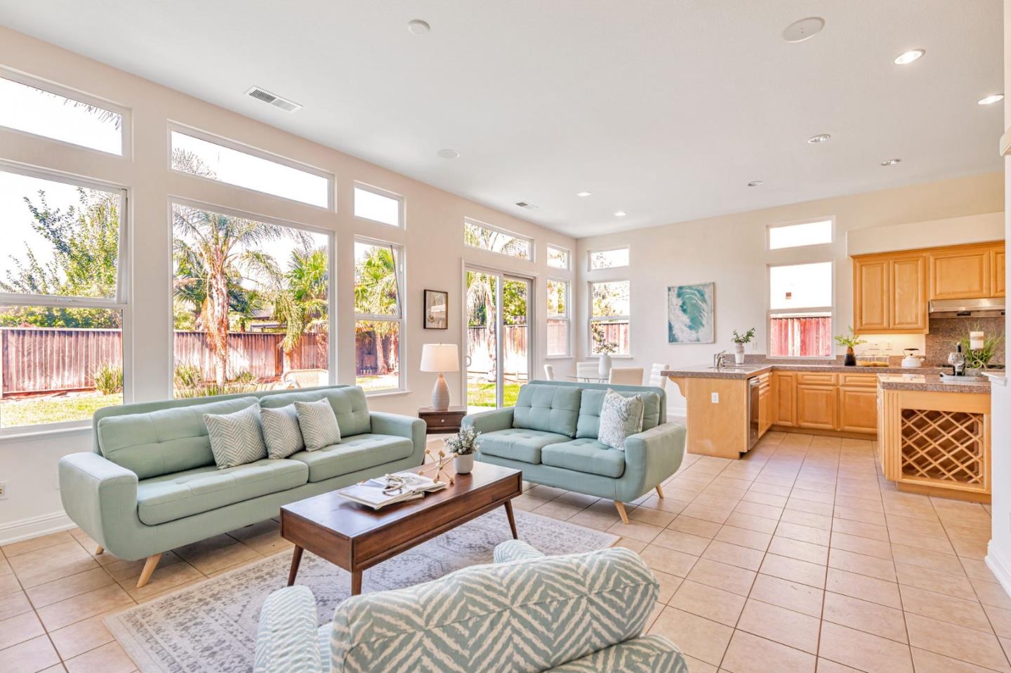 Detail Gallery Image 4 of 27 For 19411 Saffron Dr, Morgan Hill,  CA 95037 - 5 Beds | 3/1 Baths