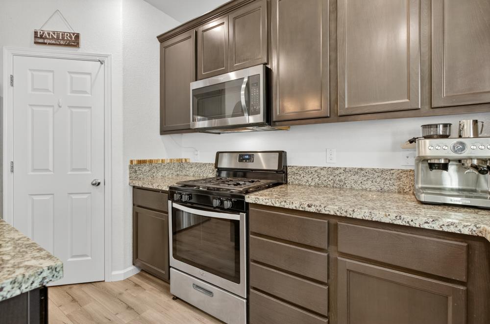 Detail Gallery Image 10 of 43 For 310 Bathbridge Ln, Sacramento,  CA 95823 - 3 Beds | 2/1 Baths