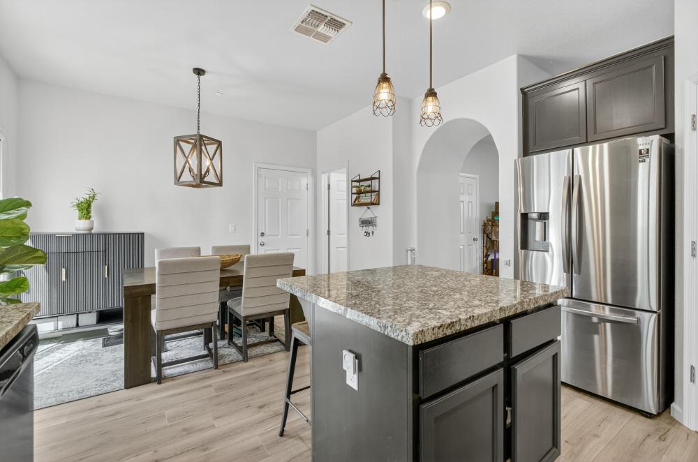 Detail Gallery Image 13 of 43 For 310 Bathbridge Ln, Sacramento,  CA 95823 - 3 Beds | 2/1 Baths