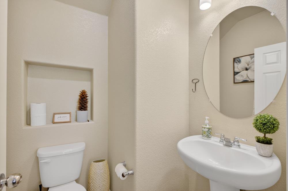 Detail Gallery Image 14 of 43 For 310 Bathbridge Ln, Sacramento,  CA 95823 - 3 Beds | 2/1 Baths