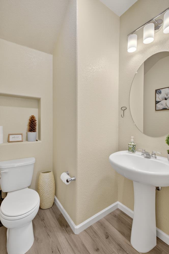 Detail Gallery Image 15 of 43 For 310 Bathbridge Ln, Sacramento,  CA 95823 - 3 Beds | 2/1 Baths