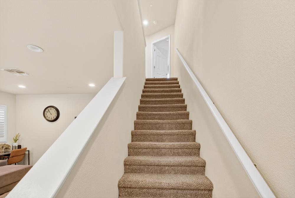 Detail Gallery Image 17 of 43 For 310 Bathbridge Ln, Sacramento,  CA 95823 - 3 Beds | 2/1 Baths