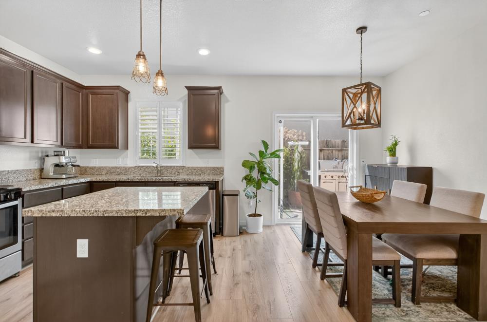 Detail Gallery Image 6 of 43 For 310 Bathbridge Ln, Sacramento,  CA 95823 - 3 Beds | 2/1 Baths