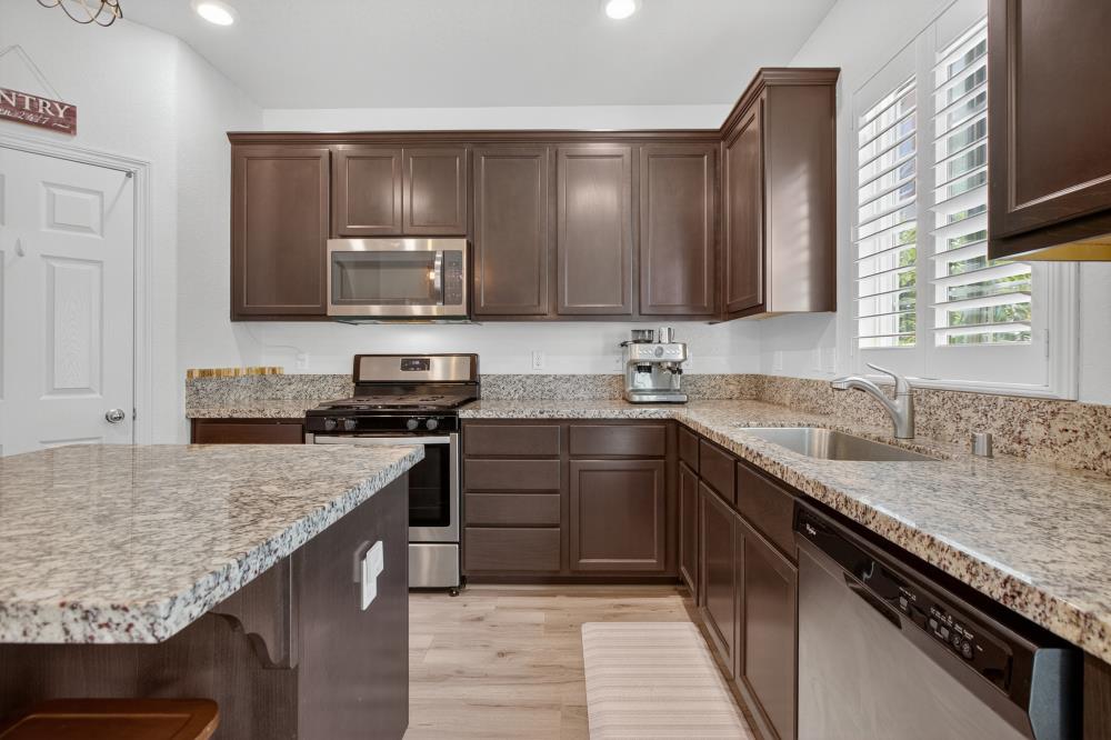 Detail Gallery Image 9 of 43 For 310 Bathbridge Ln, Sacramento,  CA 95823 - 3 Beds | 2/1 Baths