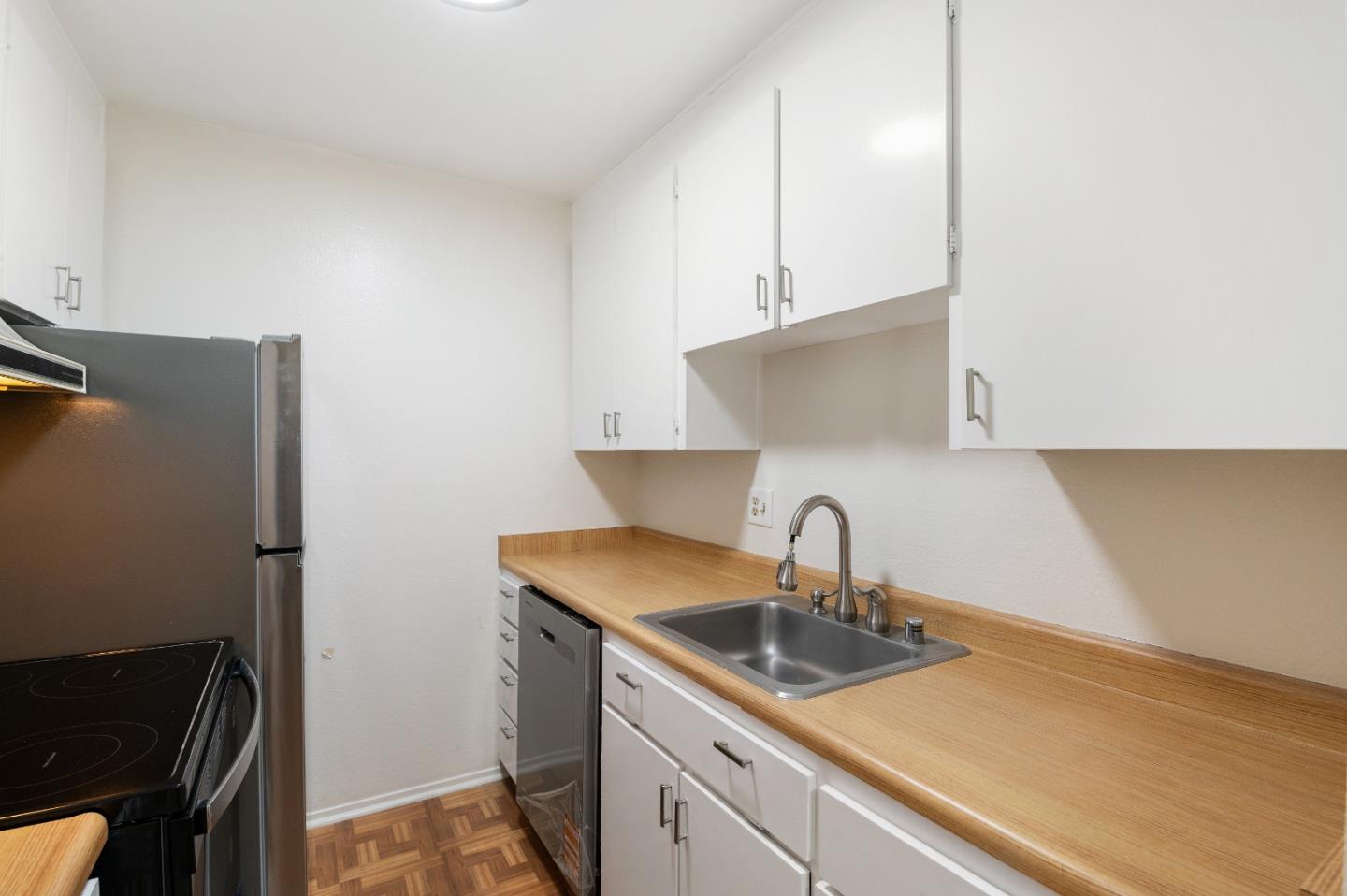 Detail Gallery Image 10 of 27 For 7142 Shelter Creek Ln, San Bruno,  CA 94066 - 2 Beds | 2 Baths