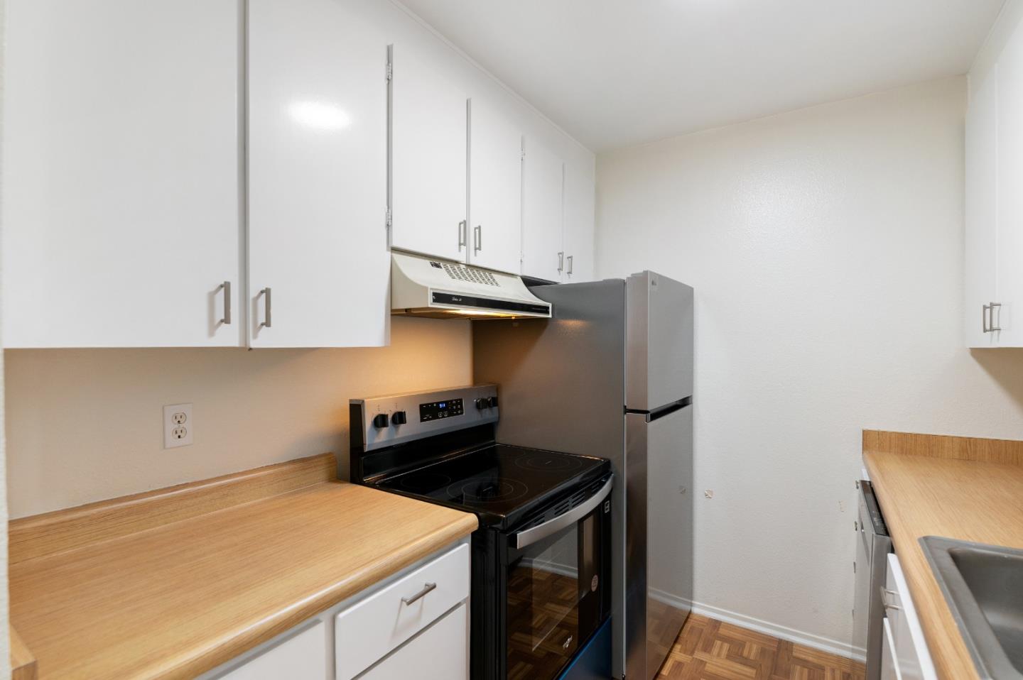 Detail Gallery Image 11 of 27 For 7142 Shelter Creek Ln, San Bruno,  CA 94066 - 2 Beds | 2 Baths