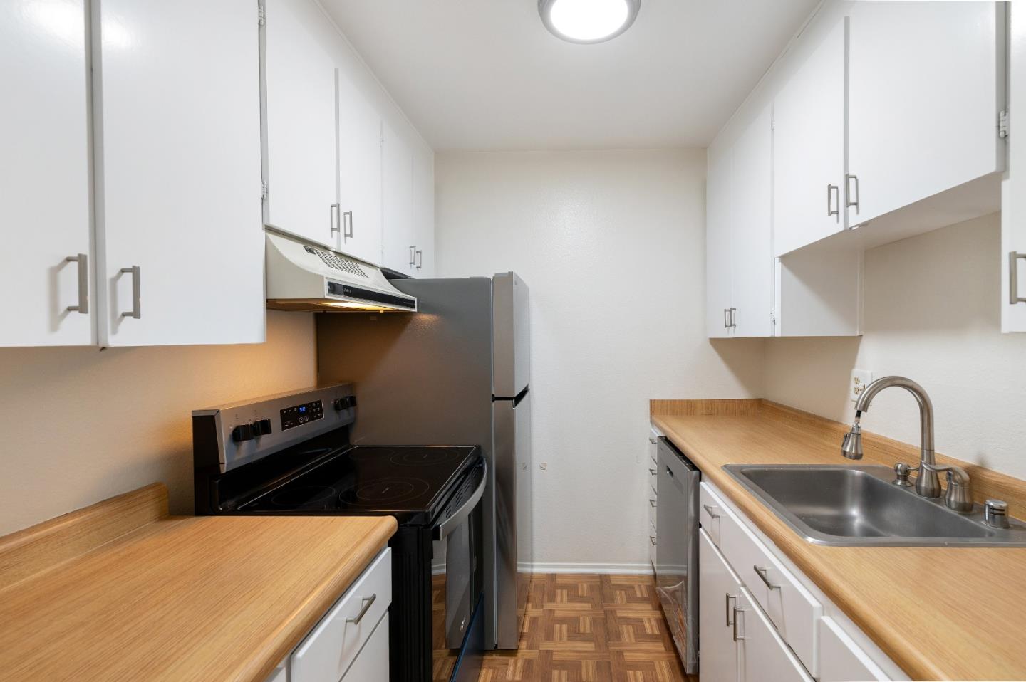 Detail Gallery Image 12 of 27 For 7142 Shelter Creek Ln, San Bruno,  CA 94066 - 2 Beds | 2 Baths