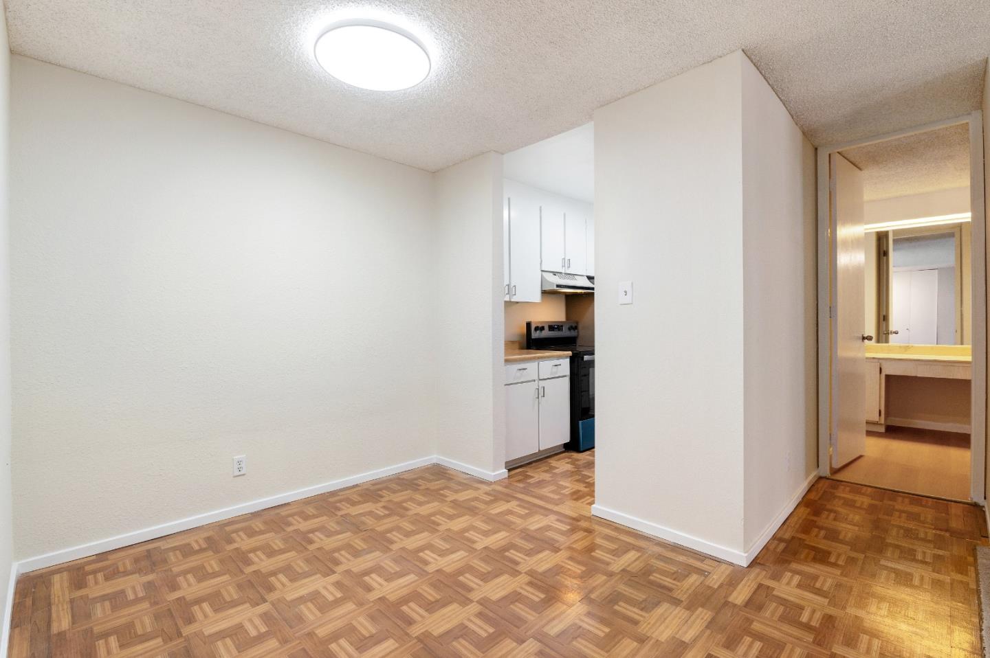 Detail Gallery Image 9 of 27 For 7142 Shelter Creek Ln, San Bruno,  CA 94066 - 2 Beds | 2 Baths