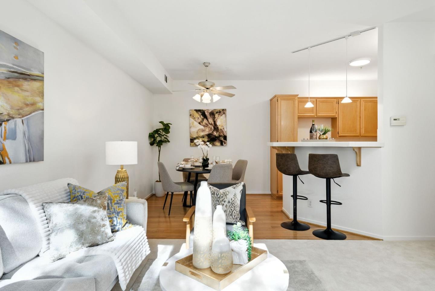 Detail Gallery Image 9 of 53 For 561 Manhattan Pl, San Jose,  CA 95136 - 1 Beds | 1/1 Baths