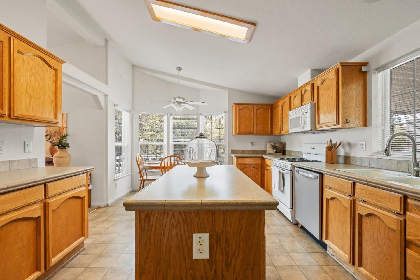 Detail Gallery Image 12 of 32 For 2900 Fairview Rd #1,  Hollister,  CA 95023 - 3 Beds | 2 Baths