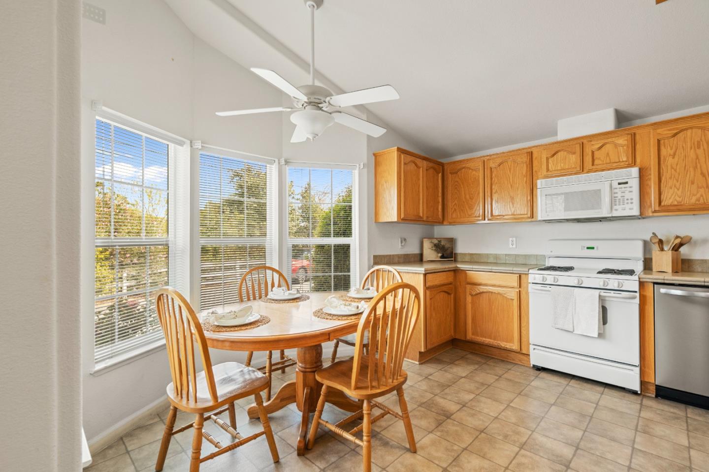 Detail Gallery Image 13 of 32 For 2900 Fairview Rd #1,  Hollister,  CA 95023 - 3 Beds | 2 Baths