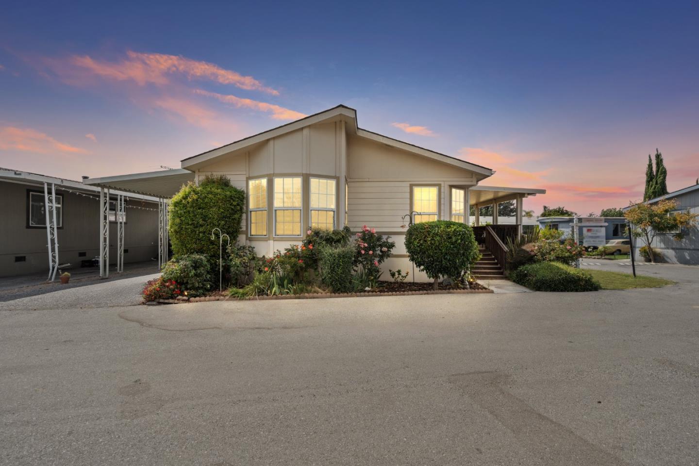 Detail Gallery Image 2 of 32 For 2900 Fairview Rd #1,  Hollister,  CA 95023 - 3 Beds | 2 Baths
