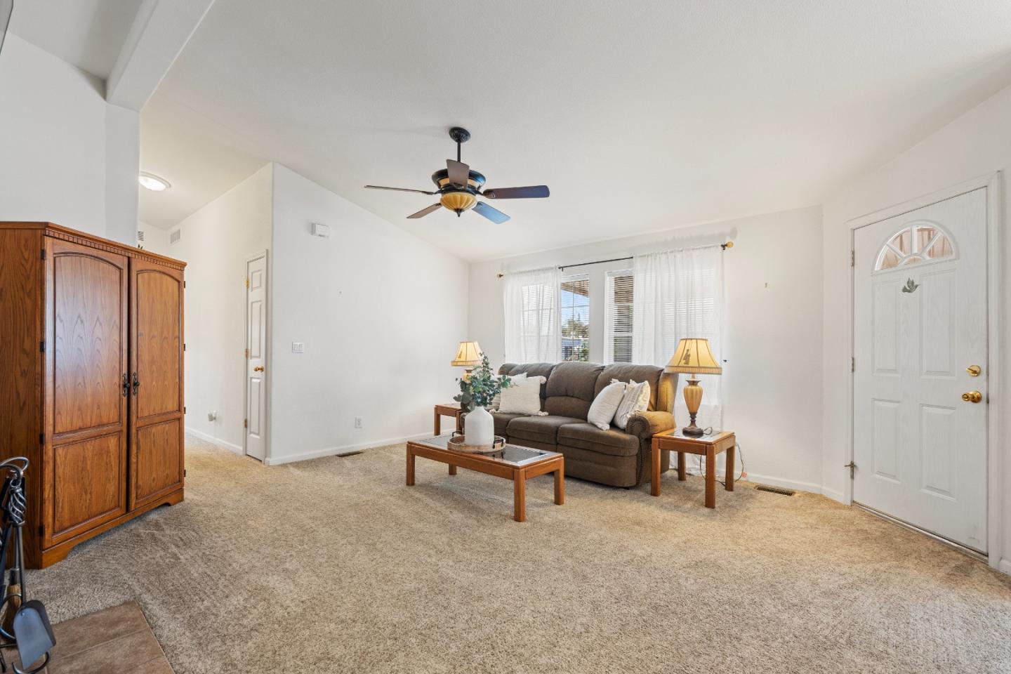 Detail Gallery Image 8 of 32 For 2900 Fairview Rd #1,  Hollister,  CA 95023 - 3 Beds | 2 Baths