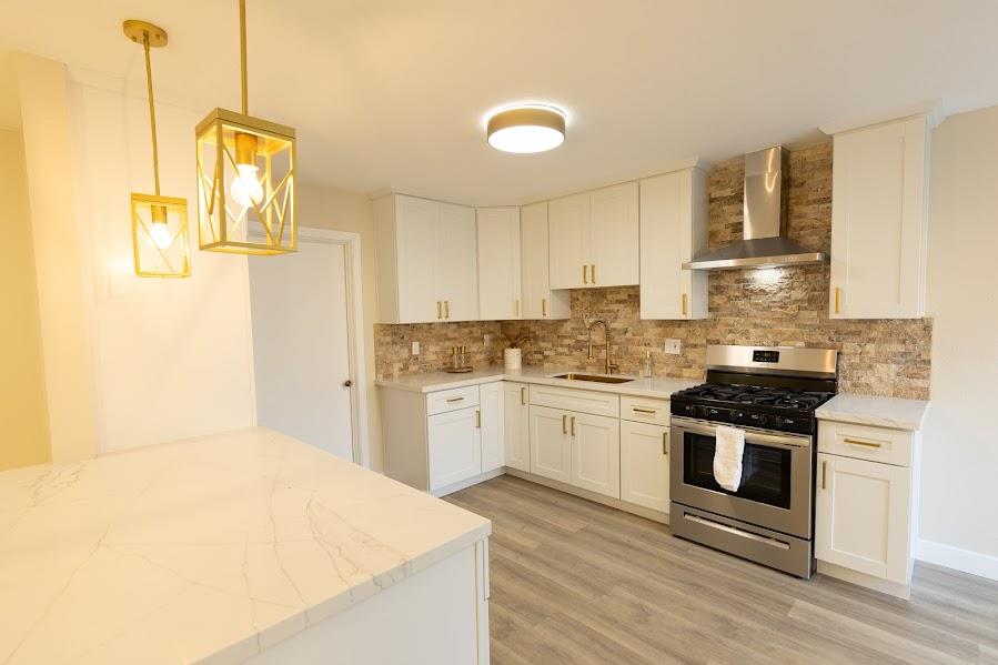 Detail Gallery Image 2 of 14 For 1634 Cuevas Cir, Salinas,  CA 93906 - 3 Beds | 2 Baths