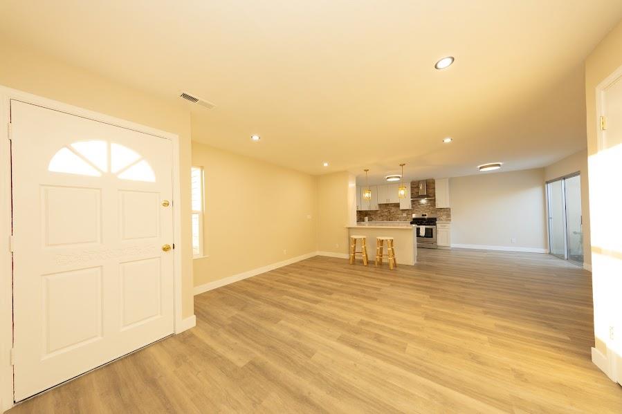 Detail Gallery Image 5 of 14 For 1634 Cuevas Cir, Salinas,  CA 93906 - 3 Beds | 2 Baths