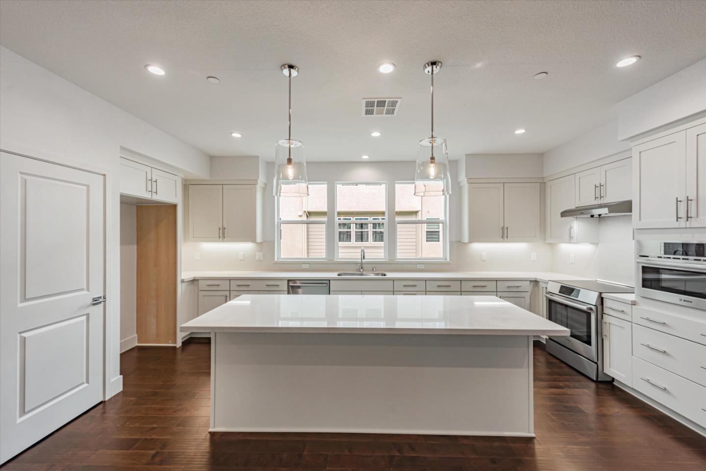 Detail Gallery Image 8 of 19 For 3005 Ivory Ter, San Ramon,  CA 94583 - 3 Beds | 3/1 Baths