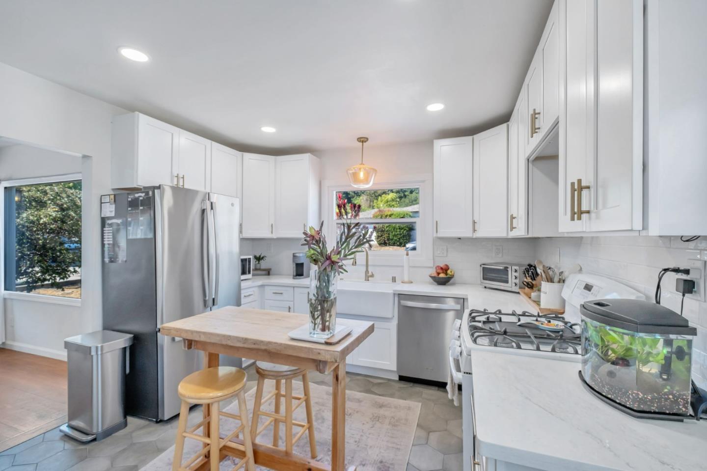 Detail Gallery Image 10 of 34 For 248 Goss Ave, Santa Cruz,  CA 95065 - 3 Beds | 1 Baths