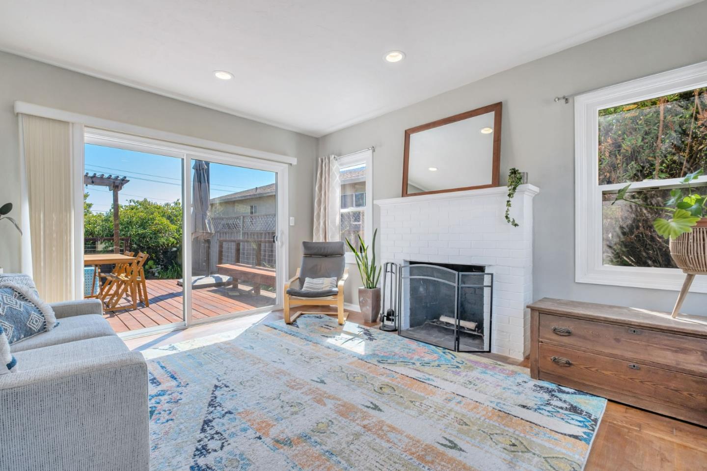 Detail Gallery Image 5 of 34 For 248 Goss Ave, Santa Cruz,  CA 95065 - 3 Beds | 1 Baths