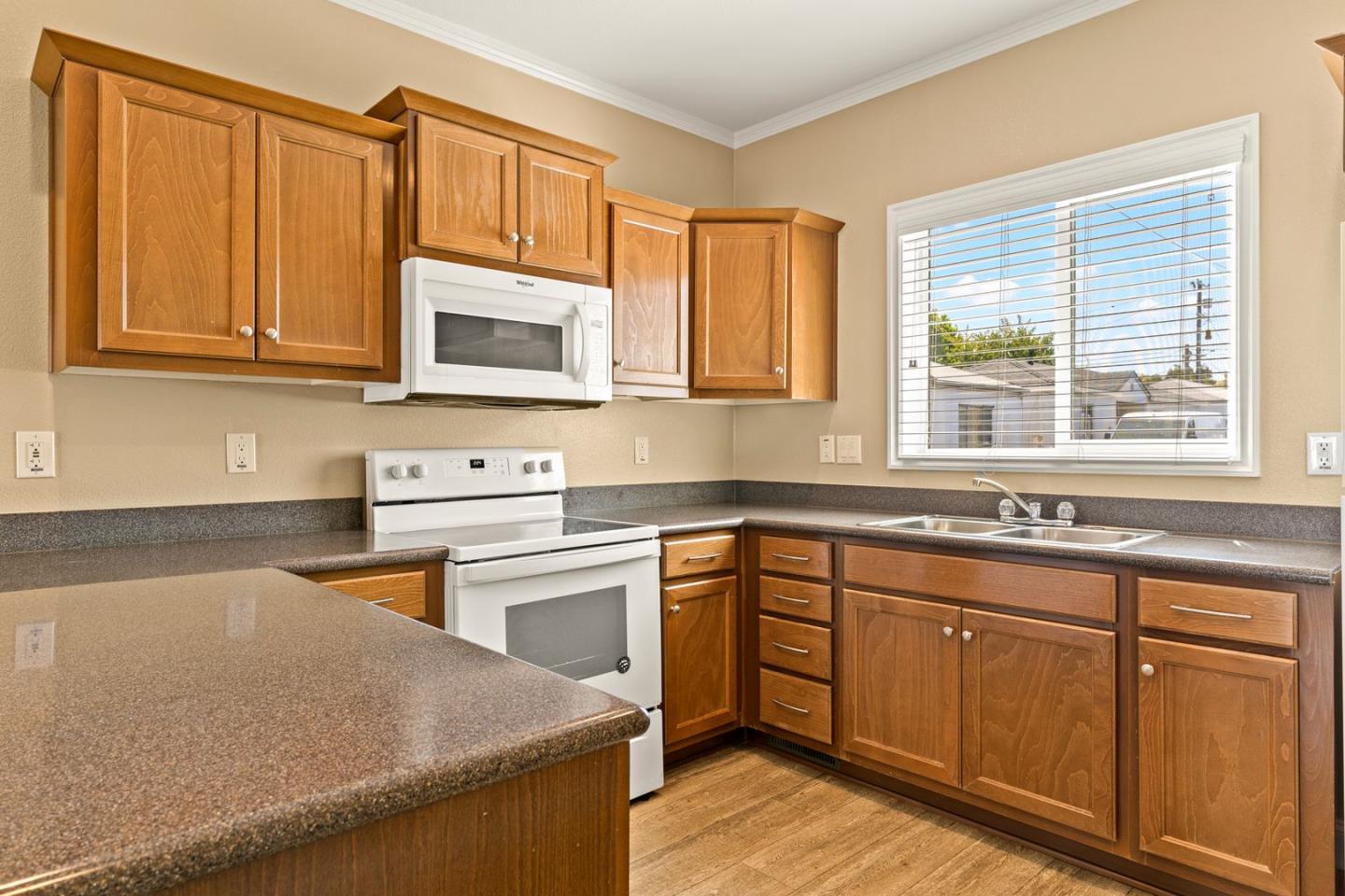 Detail Gallery Image 2 of 27 For 230-250 Smalley Ave, Hayward,  CA 94541 - – Beds | – Baths