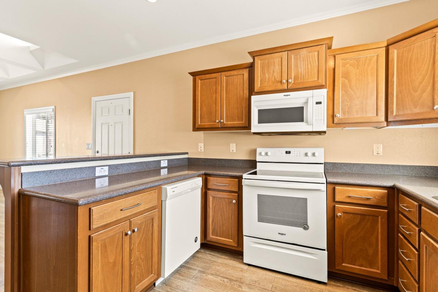 Detail Gallery Image 3 of 27 For 230-250 Smalley Ave, Hayward,  CA 94541 - – Beds | – Baths