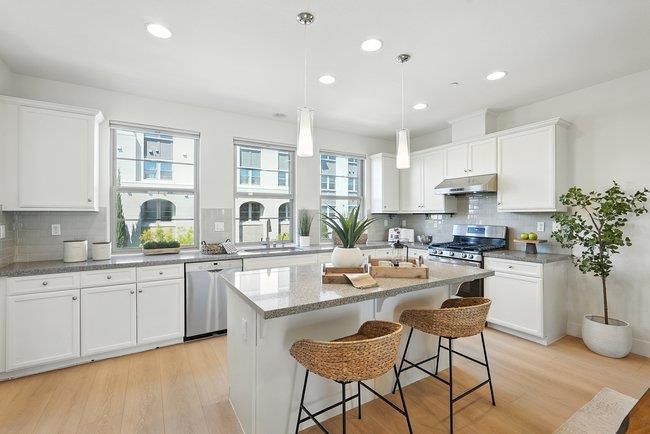 Detail Gallery Image 12 of 36 For 1012 Foxglove Pl, San Jose,  CA 95131 - 2 Beds | 2/2 Baths