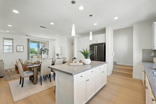 Detail Gallery Image 13 of 36 For 1012 Foxglove Pl, San Jose,  CA 95131 - 2 Beds | 2/2 Baths