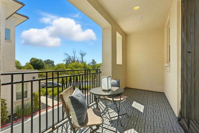 Detail Gallery Image 15 of 36 For 1012 Foxglove Pl, San Jose,  CA 95131 - 2 Beds | 2/2 Baths