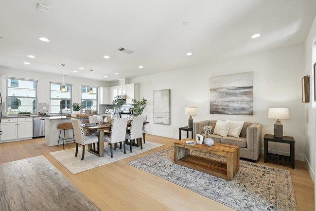 Detail Gallery Image 18 of 36 For 1012 Foxglove Pl, San Jose,  CA 95131 - 2 Beds | 2/2 Baths