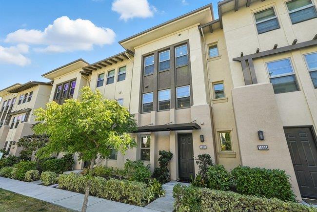 Detail Gallery Image 2 of 36 For 1012 Foxglove Pl, San Jose,  CA 95131 - 2 Beds | 2/2 Baths