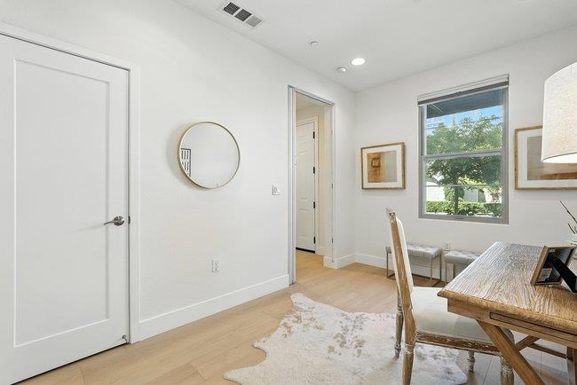 Detail Gallery Image 5 of 36 For 1012 Foxglove Pl, San Jose,  CA 95131 - 2 Beds | 2/2 Baths