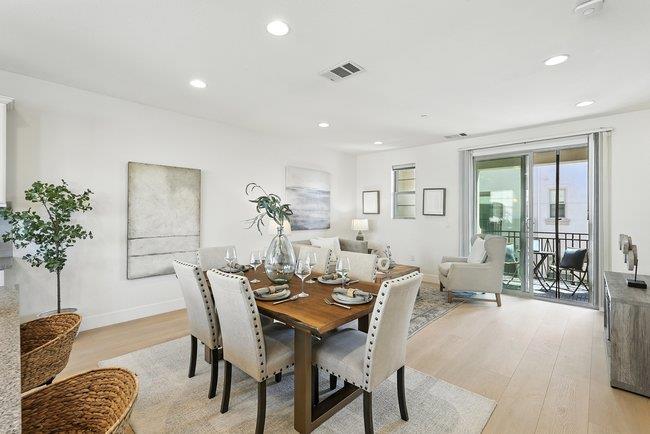 Detail Gallery Image 7 of 36 For 1012 Foxglove Pl, San Jose,  CA 95131 - 2 Beds | 2/2 Baths