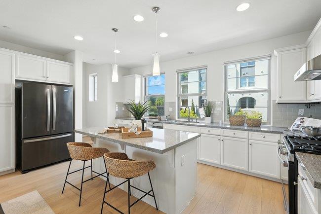 Detail Gallery Image 8 of 36 For 1012 Foxglove Pl, San Jose,  CA 95131 - 2 Beds | 2/2 Baths