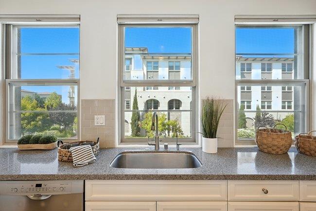 Detail Gallery Image 9 of 36 For 1012 Foxglove Pl, San Jose,  CA 95131 - 2 Beds | 2/2 Baths