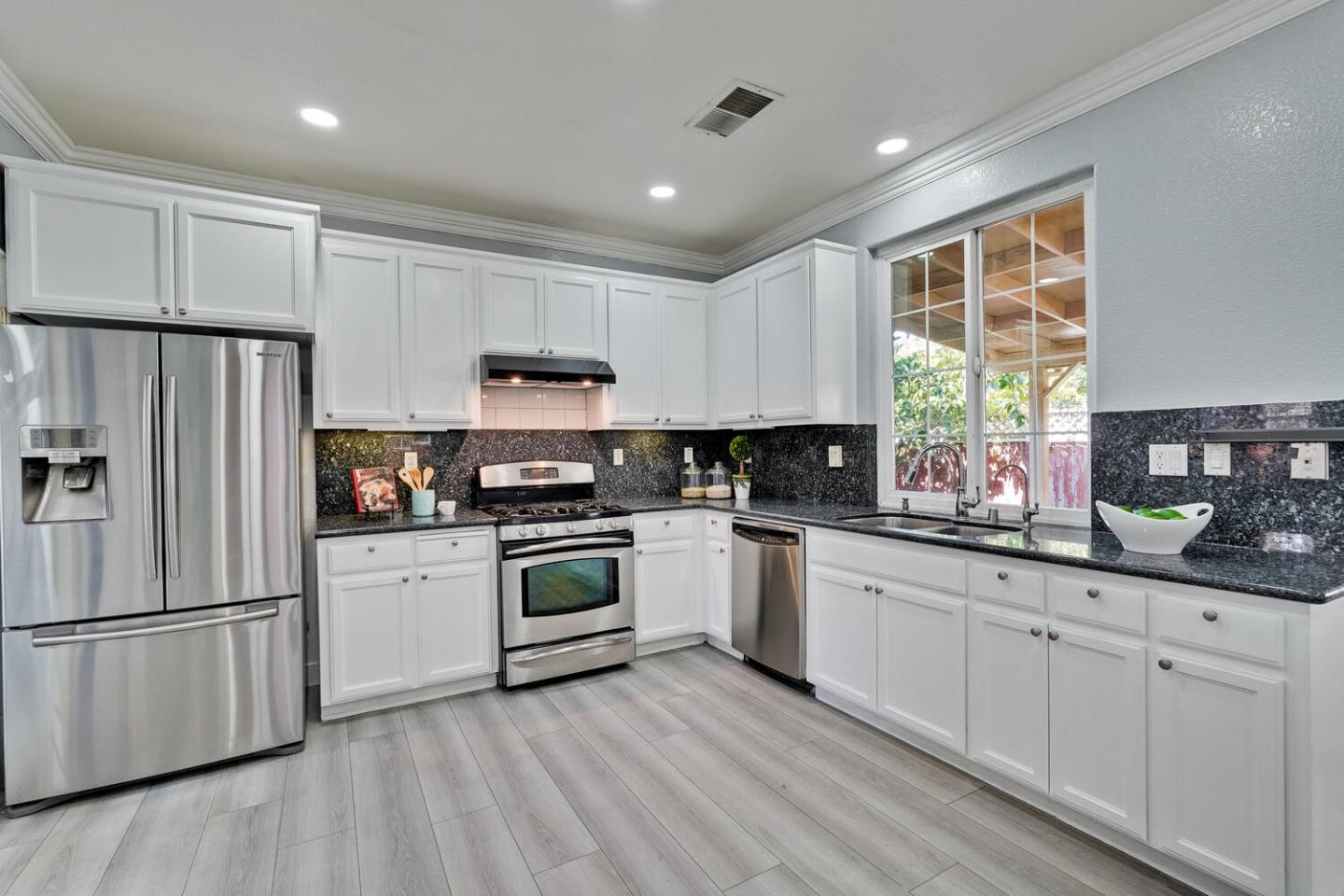 Detail Gallery Image 35 of 73 For 433 Umbarger Rd, San Jose,  CA 95111 - 4 Beds | 2/1 Baths