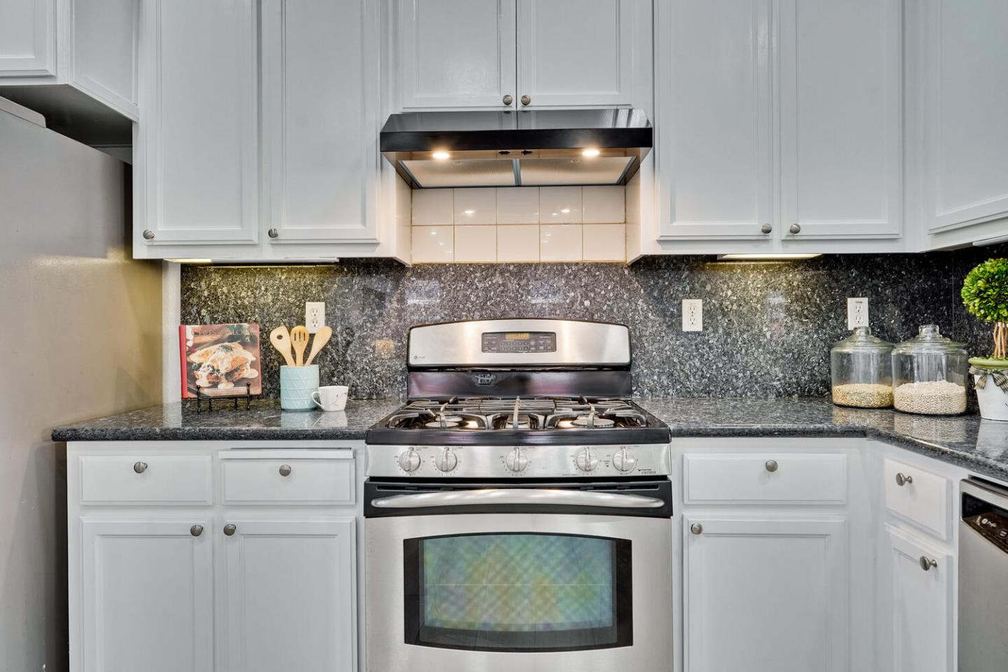 Detail Gallery Image 41 of 73 For 433 Umbarger Rd, San Jose,  CA 95111 - 4 Beds | 2/1 Baths