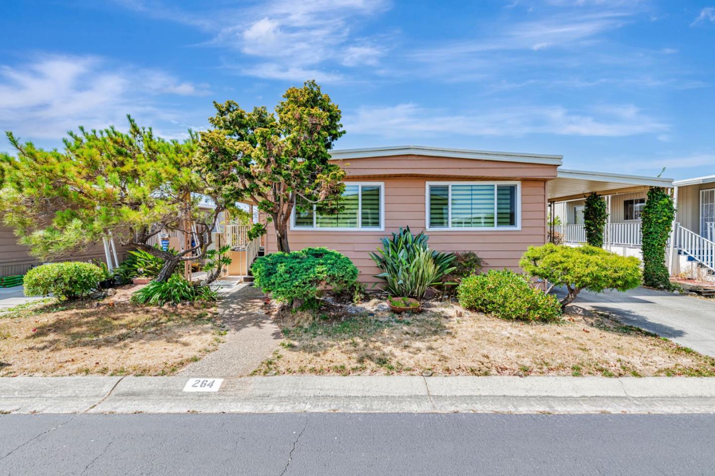 Detail Gallery Image 3 of 45 For 264 Santa Susana #0,  San Leandro,  CA 94579 - 2 Beds | 2 Baths