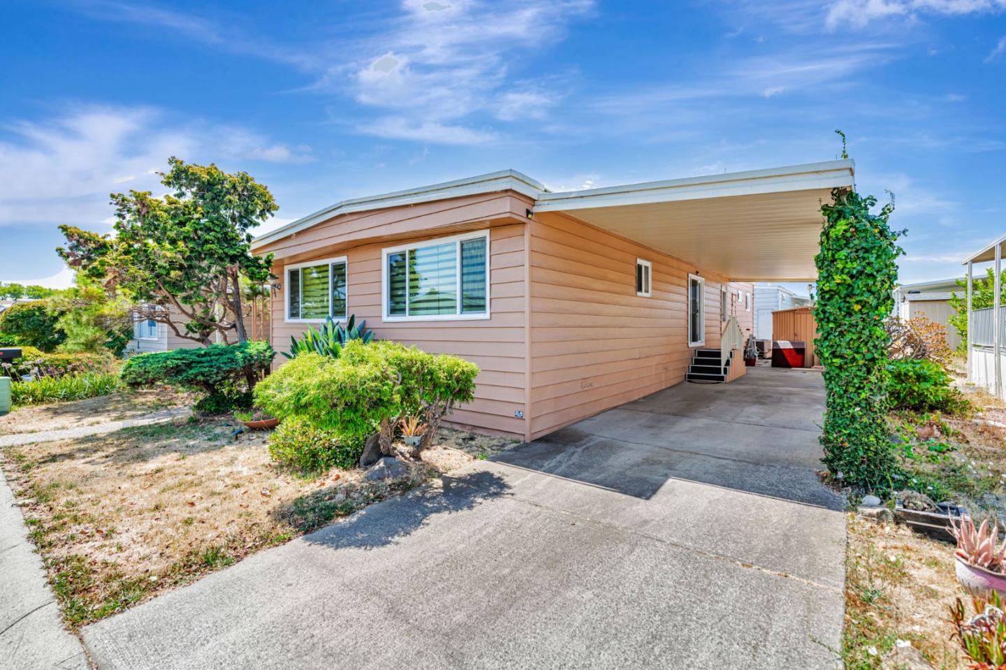 Detail Gallery Image 4 of 45 For 264 Santa Susana #0,  San Leandro,  CA 94579 - 2 Beds | 2 Baths